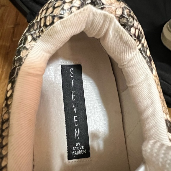 Steve Madden Sneakers - Picture 6 of 6